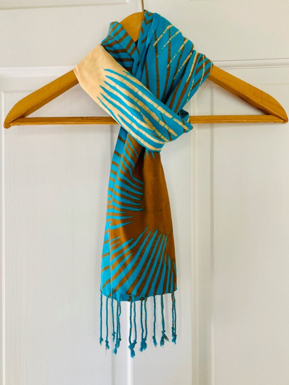 NWOT Hand Made Batik Cotton Scarf by Caribelle Batik St. Kitts Knotted Fringe
